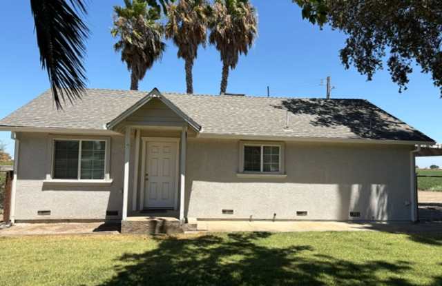 Charming 3 Bed, 1 Bath Country Home photos photos