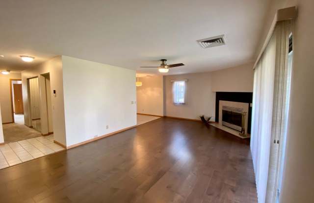 5548 Century Ave #4 Gallery 2