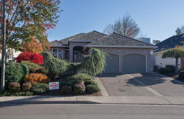Stunning Home in Claremont near Bethany Portland’s Premier 55+ community Gallery 1