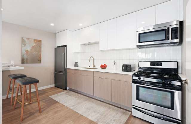 Awesome Updated 1 Bedroom apartment @ The Steelio with parking, pool and AC! EV Chargers! Gallery 3
