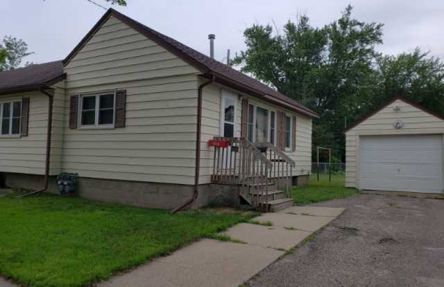 702 13th Ave SE - 702 13th Ave SE, Austin, MN 55912
