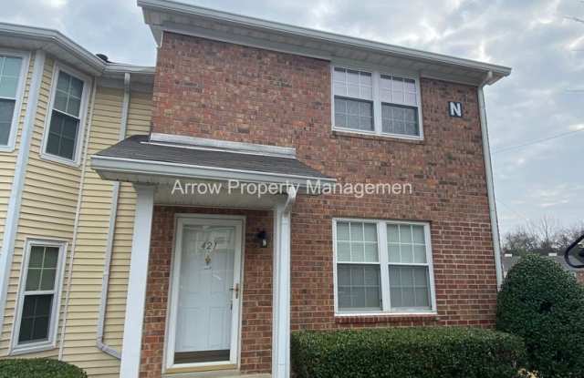 2 Bedroom / 2.5 Bathroom / Amenities Include Pool  Tennis Courts / Assigned Parking / Minutes to Piercy Pierce Lake - 421 South Timber Drive, Nashville, TN 37214