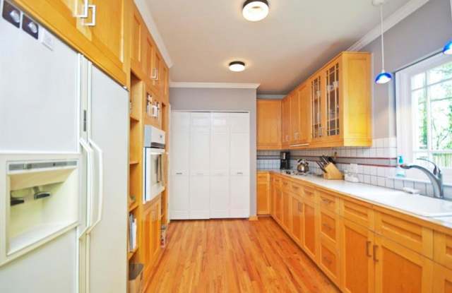 412 Hilldale Drive Gallery 4