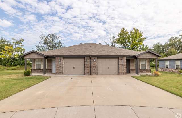 Montclair Court - Duplexes in Siloam Springs, AR photos photos