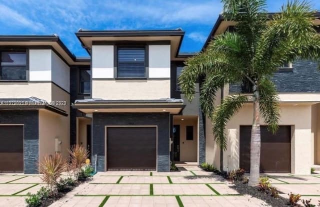 15842 NW 91st Ave - 15842 Northwest 91st Avenue, Miami Lakes, FL 33016