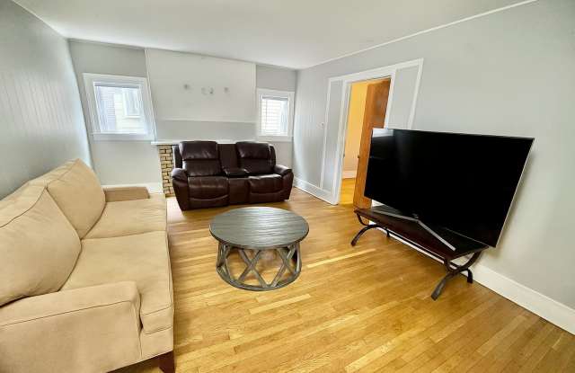 920 Dewey Gallery 4