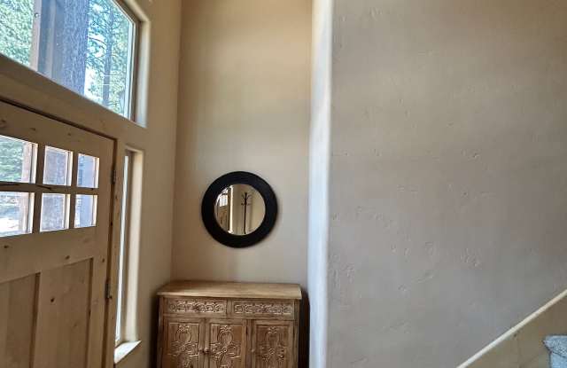 1909 Elks Club Drive Gallery 3