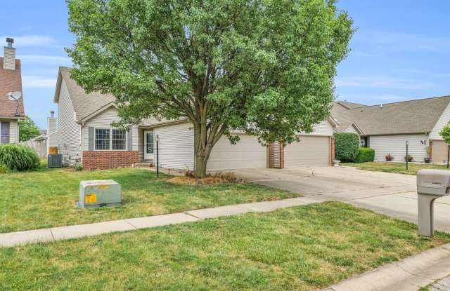 Incredible 3 Bed, 3 Bath Home with An Abundance of Amenities Located in Southwest Champaign - 4016 Aberdeen Drive, Champaign, IL 61822