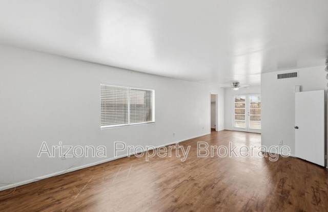 245 E. Vine Cir. Gallery 3