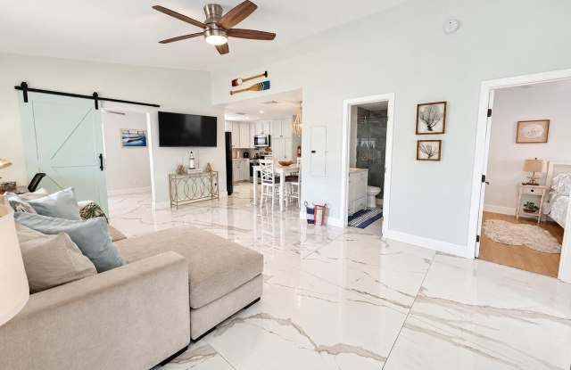 36 Gumbo Limbo Avenue Gallery 3