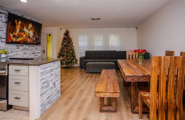 2719 FOREST KNOLL Drive Gallery 4