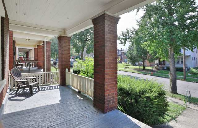 5br,1.5ba, FREE off-street parking, huge front porch, central AC, big backyard, recently remodeled, FREE washer/dryer  1 min walk to High St. photos photos