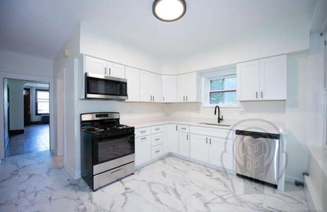 5051 W BERENICE Gallery 2