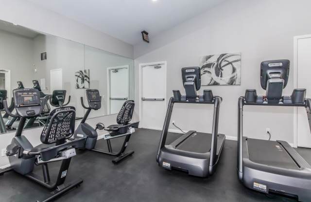 Palm Court Apartment Homes Gallery 2