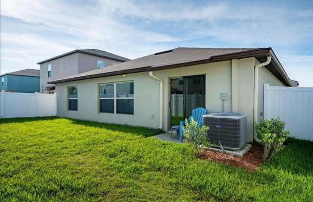 COMING SOON 4bd / 2 ba in great location Gallery 4