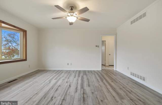 996 BOGGS Drive Gallery 2