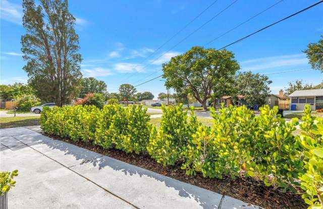 7599 MEADOWLAWN Drive N Gallery 4