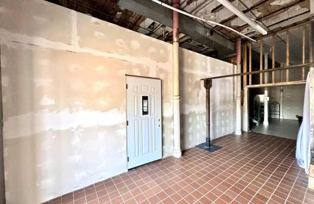 902 1/2 N Main Street Gallery 2