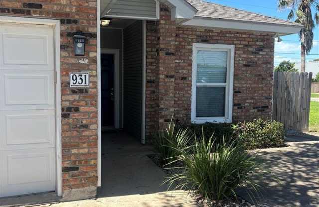 931 Moore Avenue photos photos