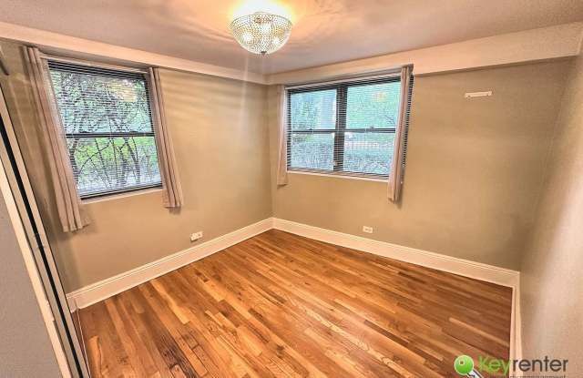 Lakefront Living in East Rogers Park! Gallery 3