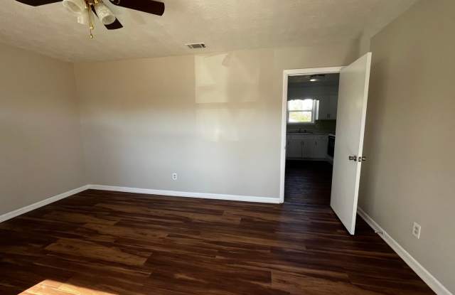 429 Old Anderson Road - Remodeled - Convenient Location Gallery 3
