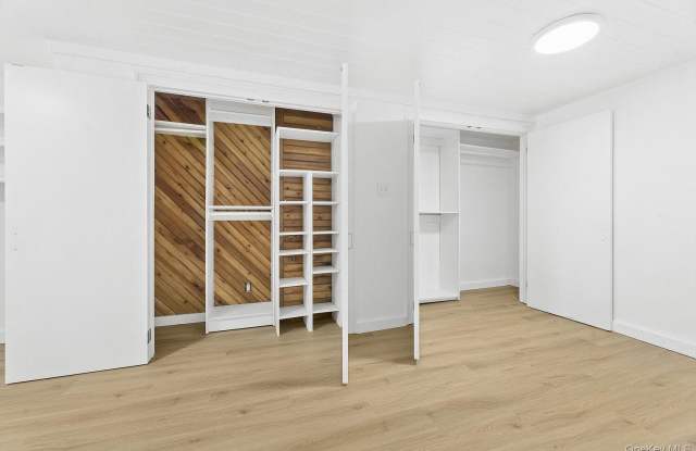 282 HUDSON Street Gallery 4
