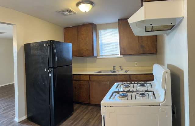 1120 N Oak Apt B Gallery 3