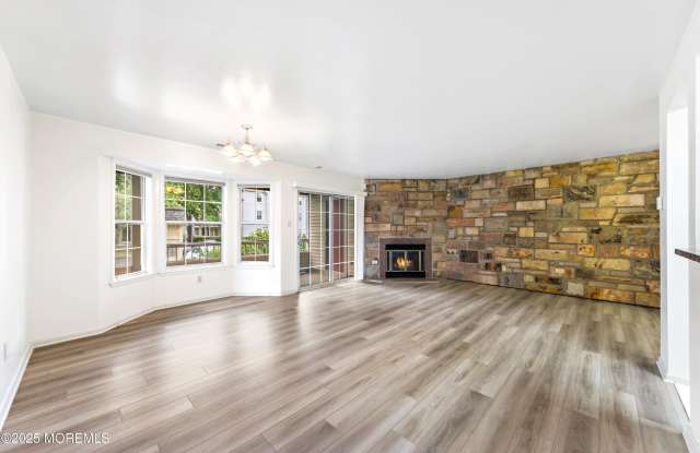 309 Trinity Court unit: 4 photos photos 309 Trinity Court unit: 4 photos photos