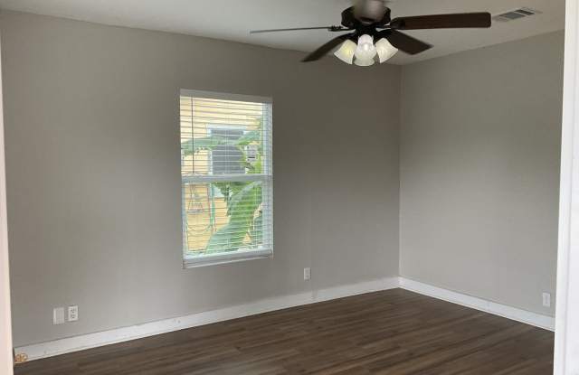 2703 Menchaca Gallery 4