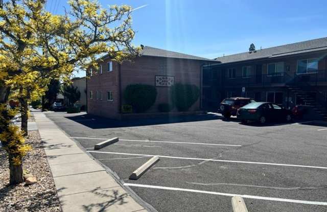 <b>One Bedroom Downstairs Southwest Reno Apartment<br><br> photos photos