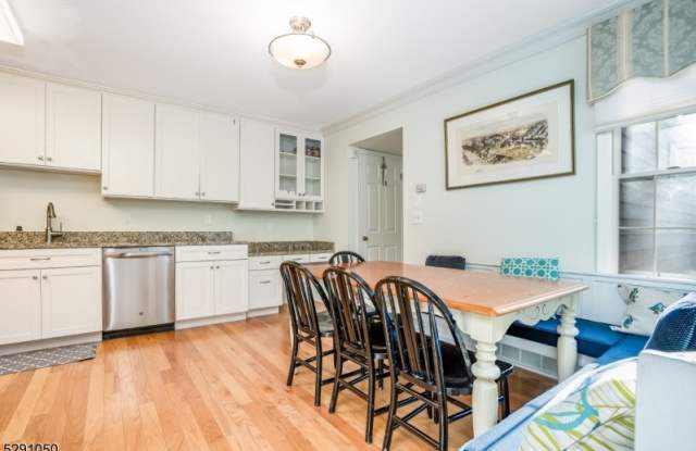 36 Eton Ct Gallery 2