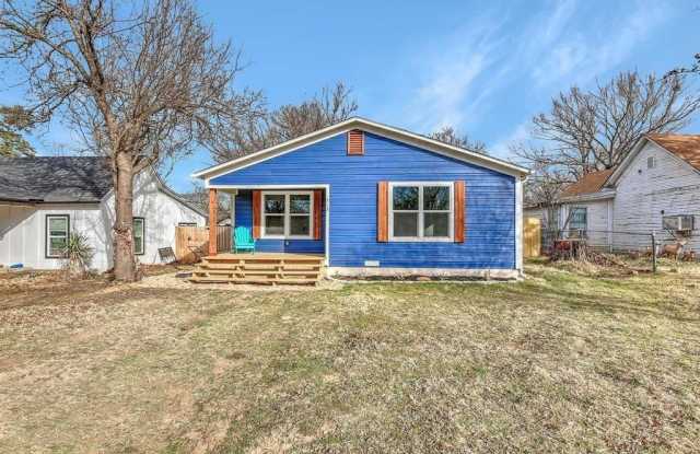 513 E Washington Street photos photos