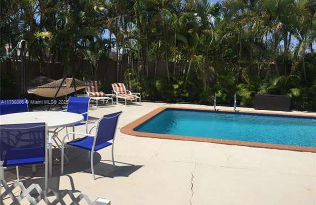 6810 SW 51st St #6810 MIAMI, FL 33155 photos photos