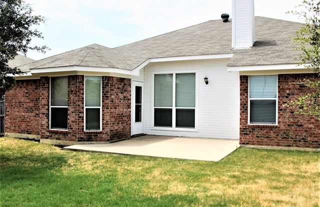 8033 Mc Murtry Dr - 8033 McMurtry Dr, Arlington, TX 76002