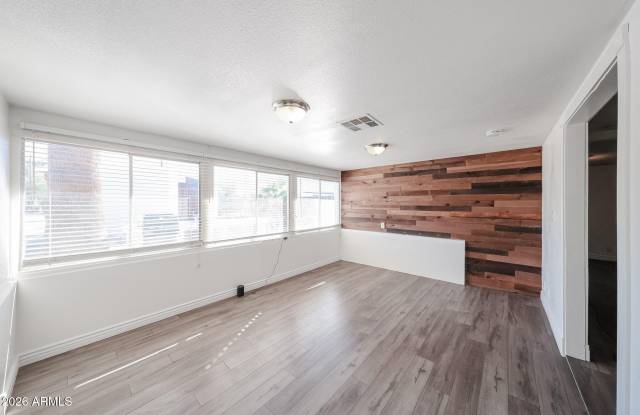 934 E Whitton Avenue Gallery 2