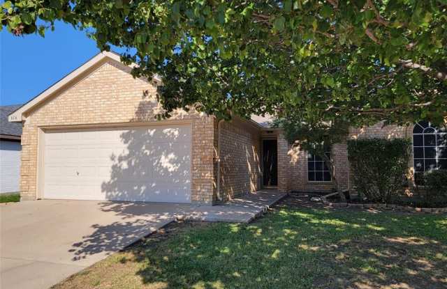 616 Sawyer Drive - 616 Sawyer Drive, Saginaw, TX 76179