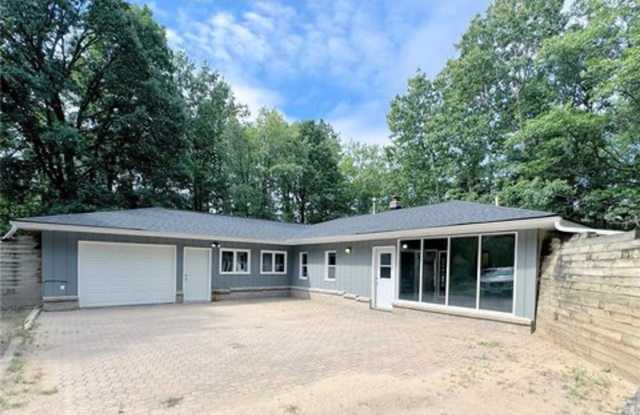 Beautiful 3 Bedroom Home on Rice Lake photos photos