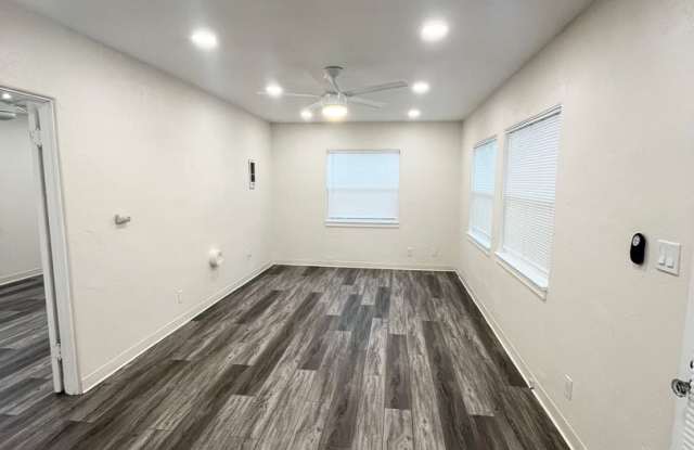 GREAT LOCATION IN SOUTH PARK! 1BD/1BA UPSTAIRS APARTMENT WITH PARKING! $2,395/mo! photos photos