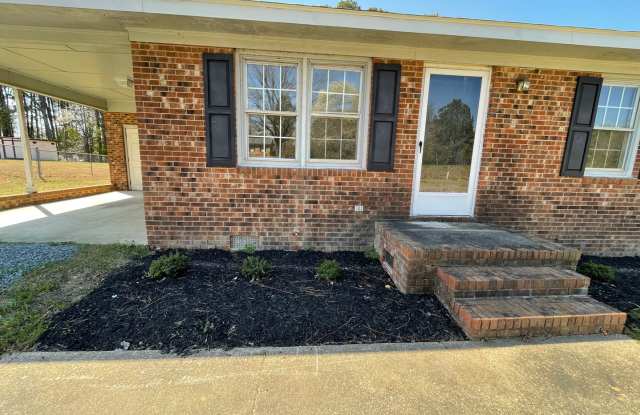 Brick Ranch home Minutes to Coats on Hwy 55 Gallery 3