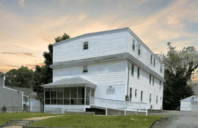 The Lodge on Benham - Rooms for Rent Gallery 2