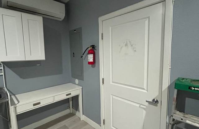 Office/Retail unit on Gaffey Available Gallery 4