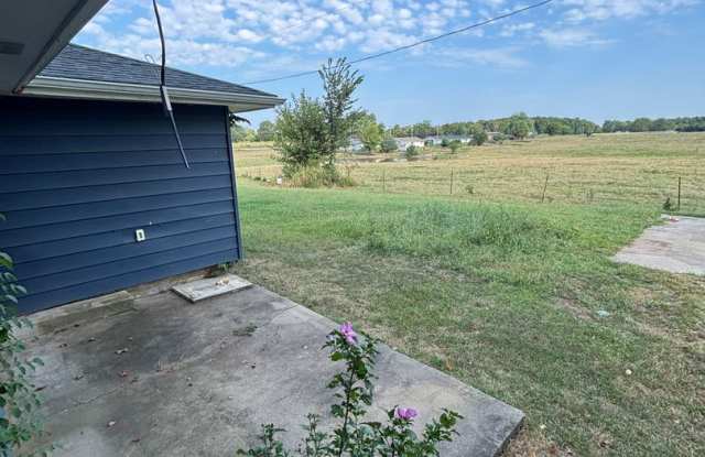 Peaceful Country Living with Modern Comforts! Gallery 3