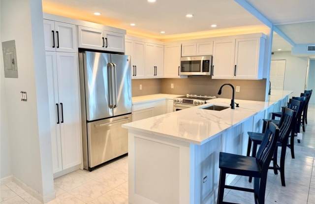 800 SE 20th AVE - 800 Southeast 20th Avenue, Deerfield Beach, FL 33441