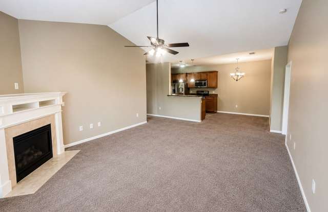 Beautiful 2 (possible 3) Bedroom Condo with ONE CAR GARAGE! Minutes to Bragg and Shopping Gallery 4