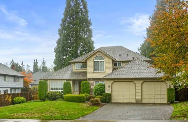 Lovely 3 Bedroom + Bonus Room with Spacious Yard in Quiet Kent Neighborhood photos photos
