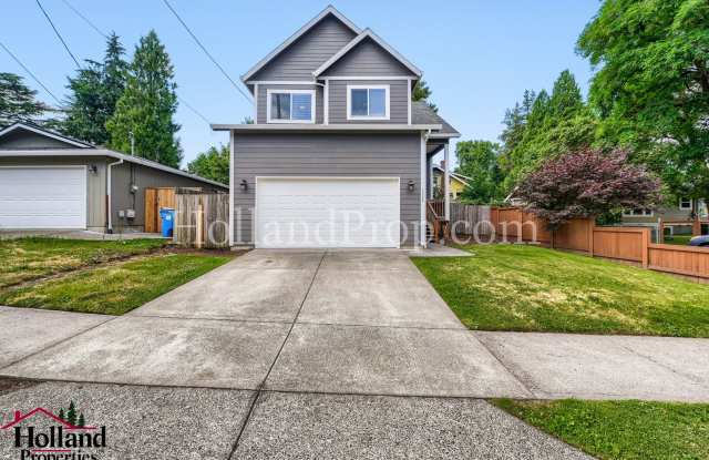 Great, Spacious & Inviting Home in the Heart of Milwaukie! Move-in Special DISCOUNT of $200!!! Gallery 3