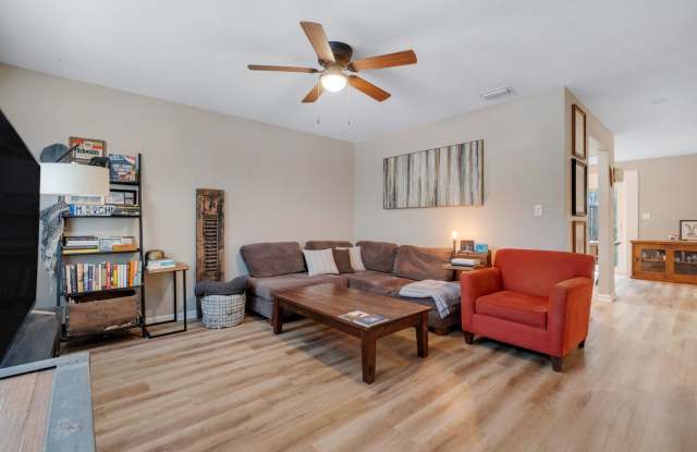 Renovated Town Home Near Lake Ella Gallery 4