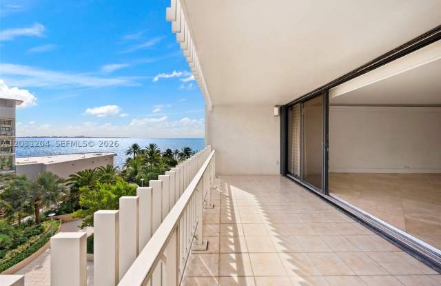3 Grove Isle Dr Gallery 3