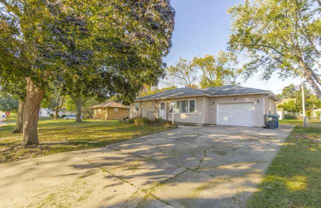 Beautiful 3-Bed 1.5-Bath House in Waterloo - 432 Ardmore Street, Waterloo, IA 50701