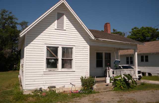 2 Bedrooms 1 bath Single Family Home at 1010 NE 8th Ave. Ocala, FL 34470 photos photos